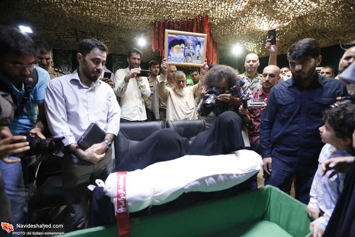 مراسیم الوداع مع الشهید حسین ادیبان بمقبرة شهداء طهران