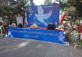 مراسم اهتزاز پرچم و گلباران گلزارهای شهدای سراسر کشور برگزار شد