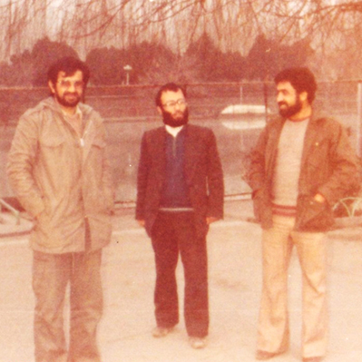 تصویری از استاندار مکتبی و انقلابی گیلان شهید مهندس علی انصاری در کنار دادستان مجاهد و انقلابی شهید حاج ابوالحسن کریمی