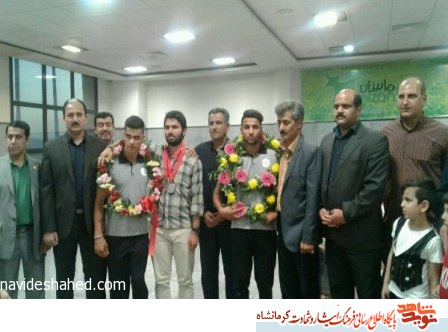 قهرمانان کرمانشاهی مدال‌های خود را به شهدای مدافع حرم تقدیم کردند
