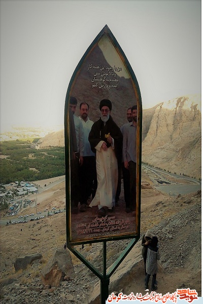 کوهپیمایی رهبر انقلاب در ارتفاعات کرمان/ همین کوه را می رویم بالا!