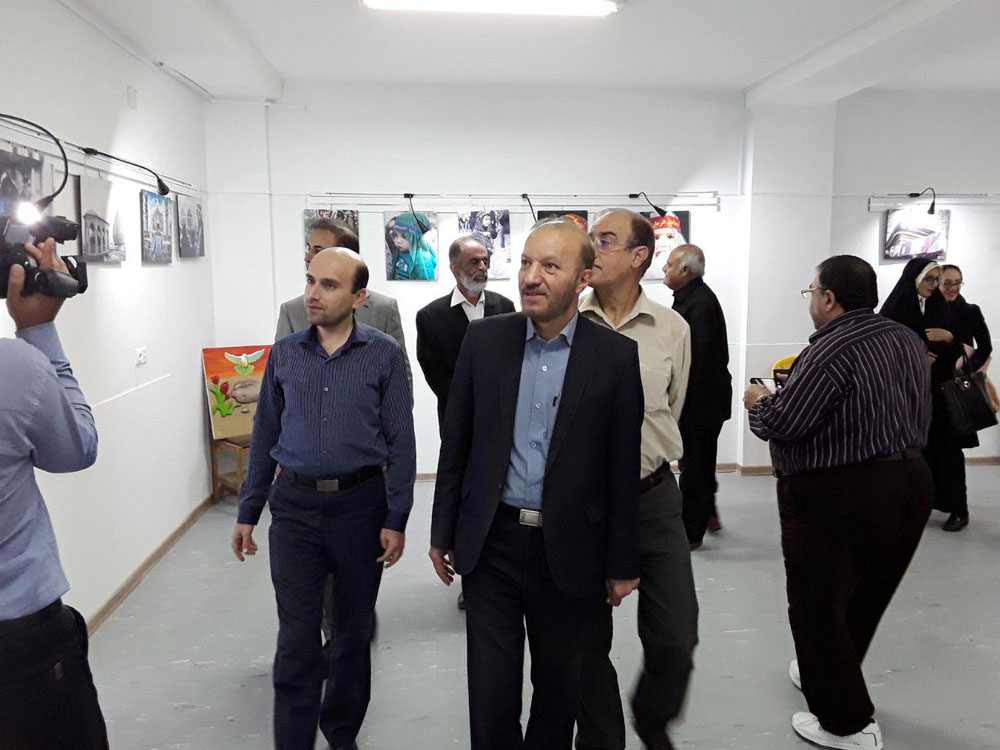 افتتاح نمایشگاه هنرهای تجسمی شاهد و ایثارگر در شیراز