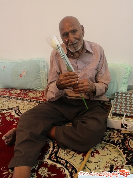 تشییع پیکر پدرمعظم شهید نگهدار عامری سیاهوئی در آرامستان روستای درگز