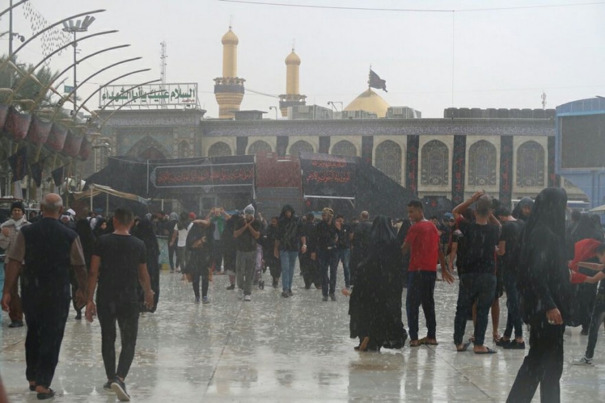 پیاده روی زیر باران در «بین الحرمین» پیاده روی زیر باران در «بین الحرمین»