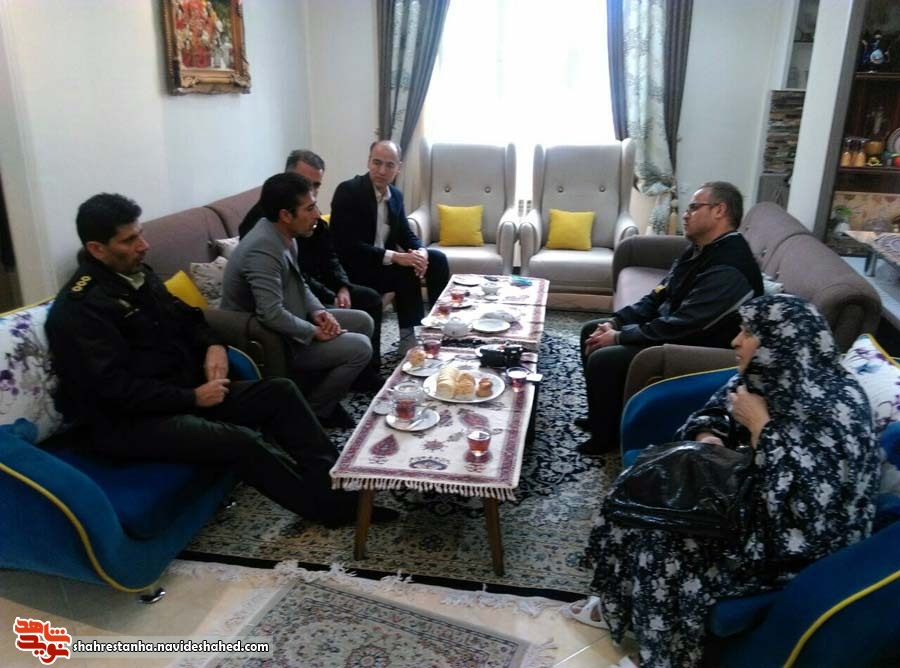 دیدار از دو خانواده شهید ارتشی دماوند به مناسبت روز ارتش