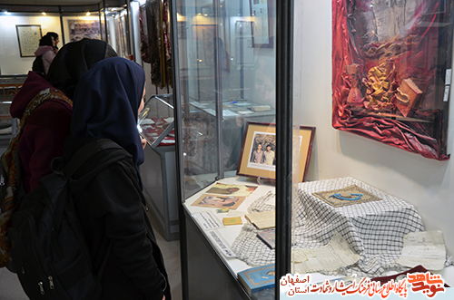 بازدید دانش آموزان دبیرستان جناب از موزه شهدای اصفهان
