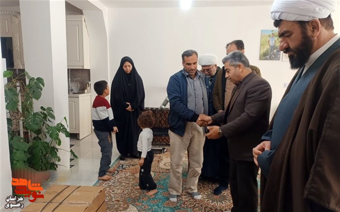 هدیه رئیس جمهور به خانواده شهید مرزبان چنارانی حادثه سراوان تقدیم شد