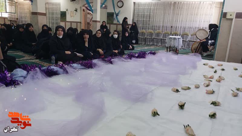 تجلیل از فرهنگیان و‌ معلمان در مدارس شاهد سطح تهران انجام شد.