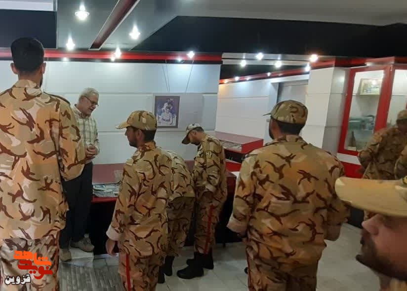 سربازان پادگان جوادنیا از موزه شهدای قزوین بازدید کردند