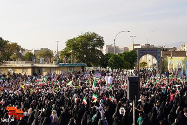 اجتماع بزرگ جوانان گام دوم انقلاب در گلزار شهدای قزوین برگزار شد