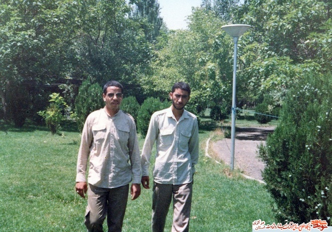 از چپ به راست : 
شهید محمود معین الاسلام
شهید محمود حسین خانی