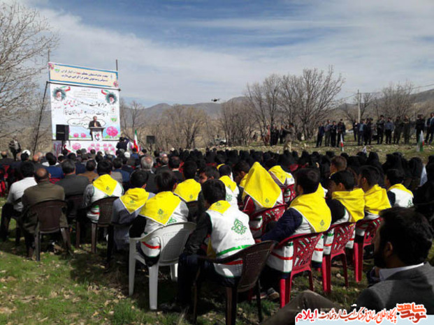 مراسم کاشت نهال گل محمدی  به یاد شهیدان در آستانه روز شهید