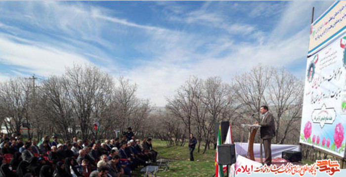 مراسم کاشت نهال گل محمدی  به یاد شهیدان در آستانه روز شهید