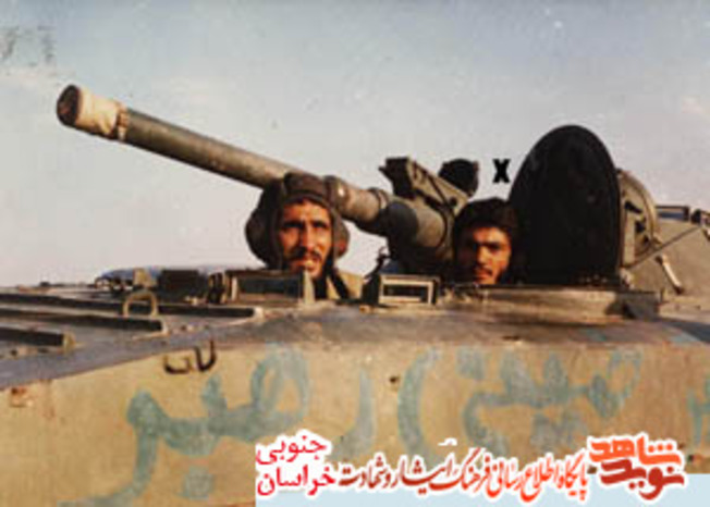دو سردار قهرمان شهیدان رجبعلی آهنی نفر جلو و حسین پیرامی نفر پشت سر
