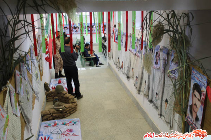 برپایی نمایشگاه در حاشیه یادوراه شهدای گمنام در دبیرستان عفاف شهرستان دهلران