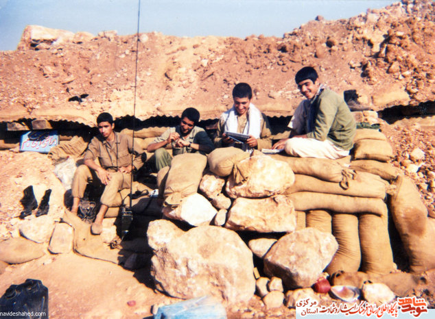 نفر سمت چپ: اصغر احمدی