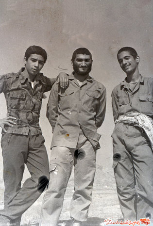 از چپ: اصغر احمدی - شهید مسلم شعبانی