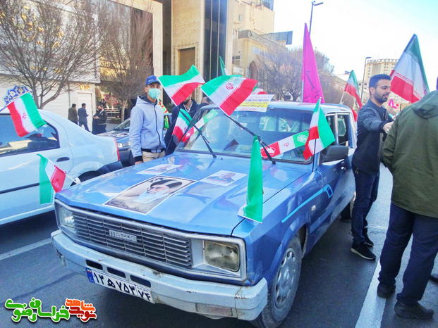 آماده شدن مردم مشهد برای جشن پیروزی انقلاب
