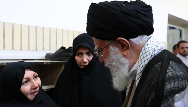 Imam Khamenei meets with families of martyred nuclear scientists