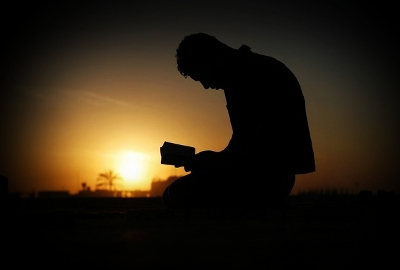Night prayer in grave