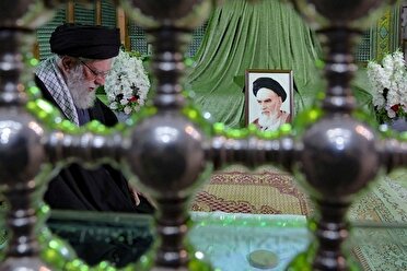 Ayatollah Khamenei Pays Tribute to Late Founder of Islamic Republic