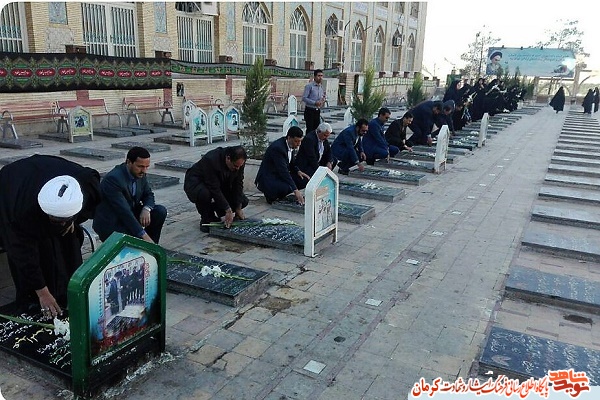 تجدید میثاق اهالی کتاب با شهدا تجدید میثاق اهالی کتاب با شهدا