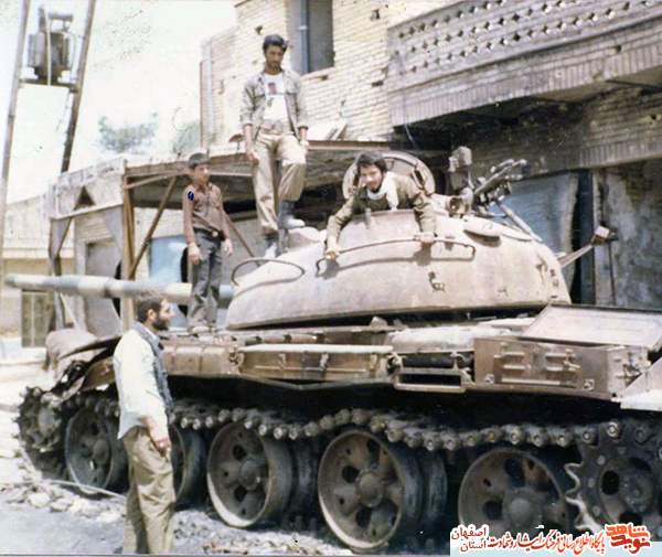 مادر شهید جبار زارع به فرزند شهیدش پیوست مادر شهید جبار زارع به فرزند شهیدش پیوست