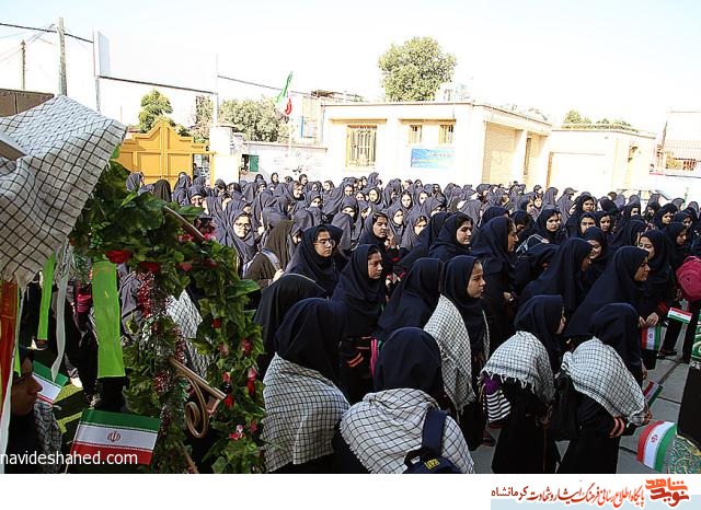 سخنرانی پیشکسوتان دفاع مقدس در مدرسه شهدای بارانیان کرمانشاه +تصویر