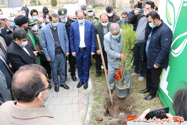 رونمائی از یادمان بانوان شهید بمباران هوائی و کاشت نهال در پارک بانوان استان اردبیل