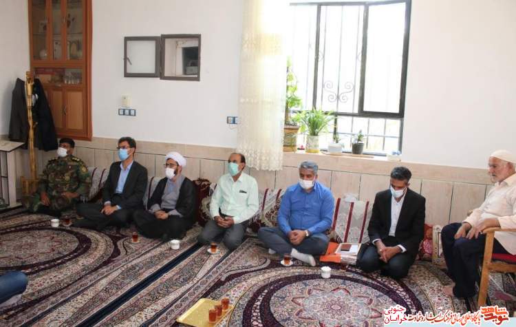 جانشین فرماندهی مرکز 04 امام رضا(ع)خراسان جنوبی با خانواده معظم شهدا دیدار کرد
