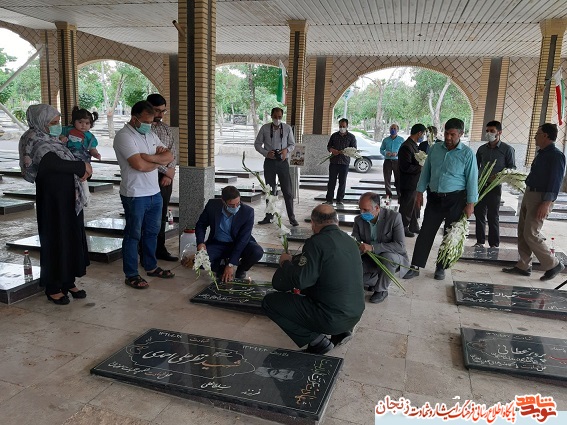 گزارش تصویری گلباران گلزار شهدای زنجان