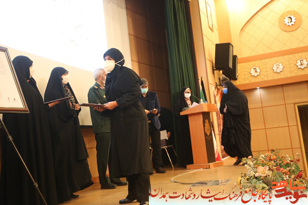 گزارش تصویری| تجلیل از جهادگران عرصه سلامت و رونمایی از کتاب