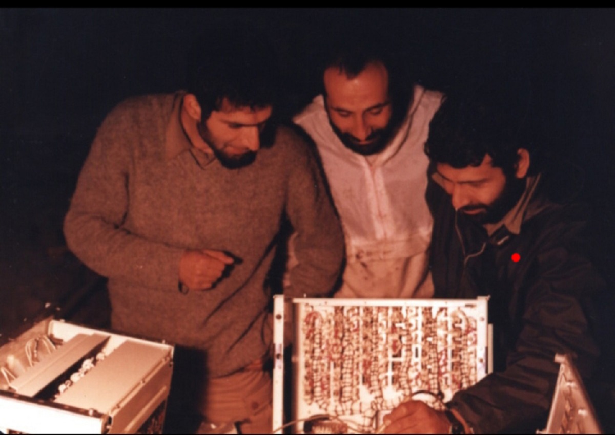 شهید «ناصر جمال بافقی» نفر اول از سمت راست 