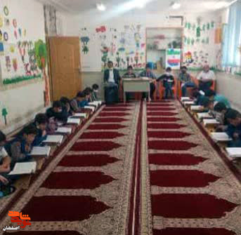 برگزاری محفل انس با قرآن به یاد شهدای دانش آموز در  آران و بیدگل