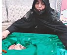 وداع آخر مادر شهید «احمد کشوری‌نیا» با فرزندش