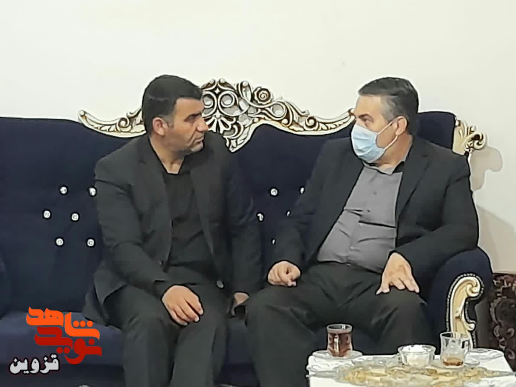 مشاور وزیر کشور با خانواده شهید قنبر آخوندی دیدار کرد