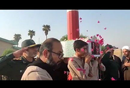 فیلم| استقبال گرم لامردی‌ها از پیکر شهید اسکندری