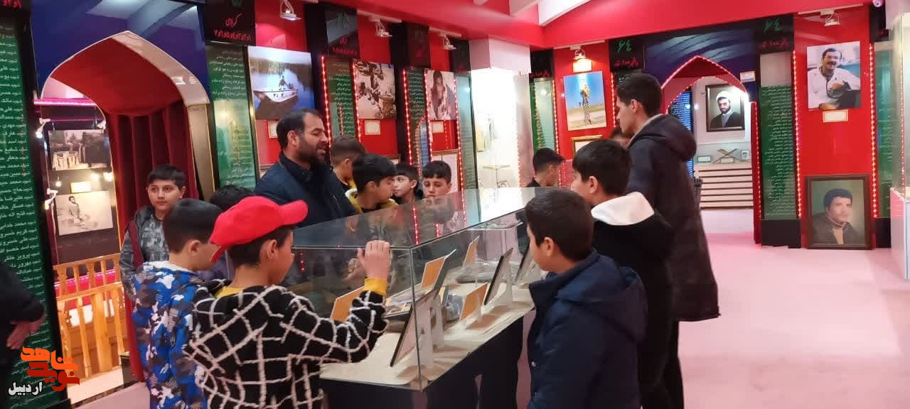 بازدید مربی و متربیان کانون قرآنی میعاد اردبیل از موزه شهدا+ عکس