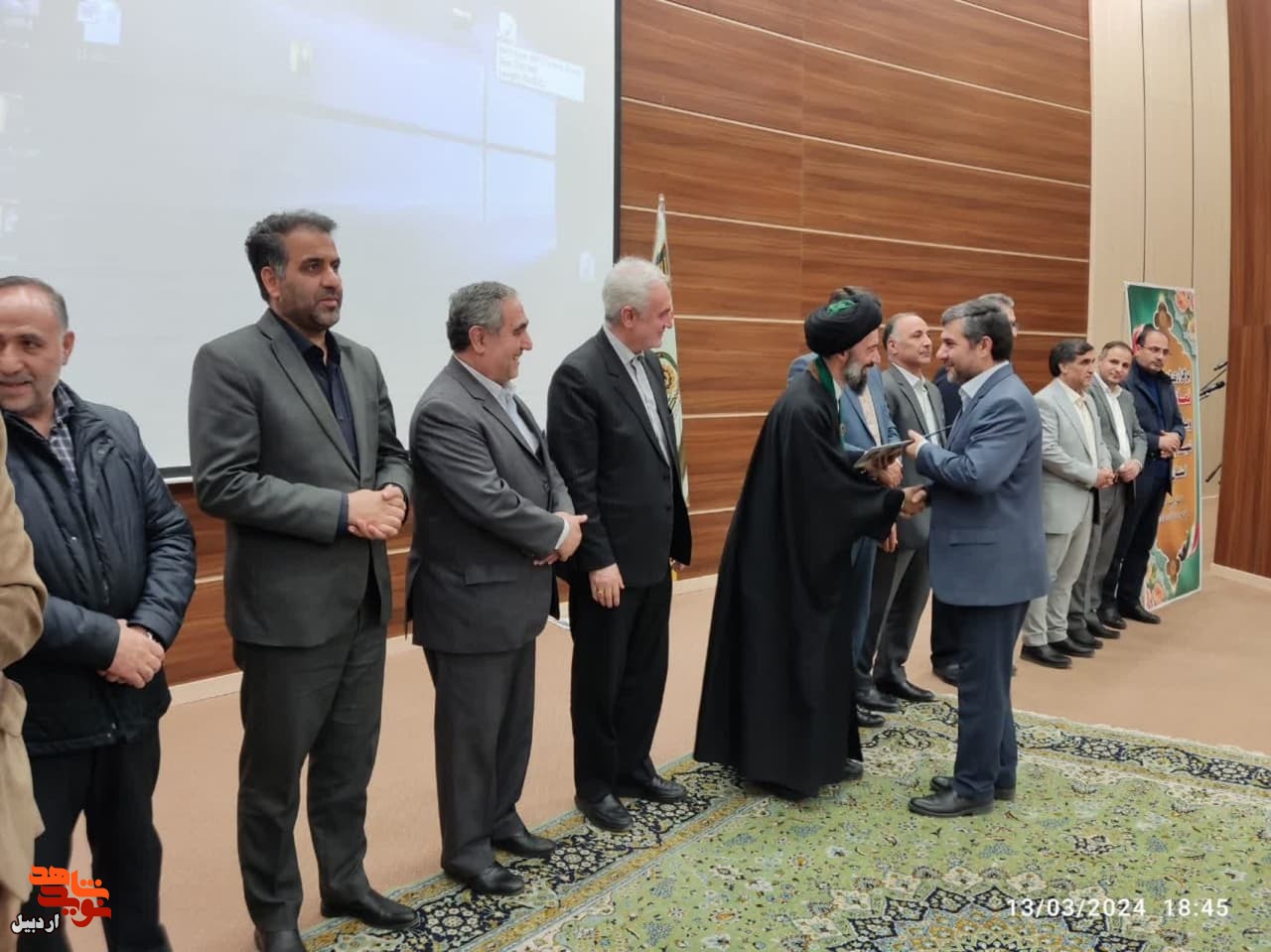 تجلیل از همکاران بازنشسته و همکارانی که در ارزیابی عملکرد سالانه بنیاد اردبیل تاثیر گذار بودند