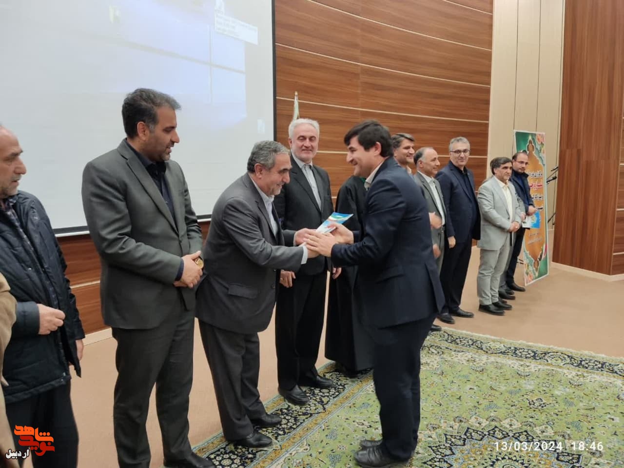 تجلیل از همکاران بازنشسته و همکارانی که در ارزیابی عملکرد سالانه بنیاد اردبیل تاثیر گذار بودند