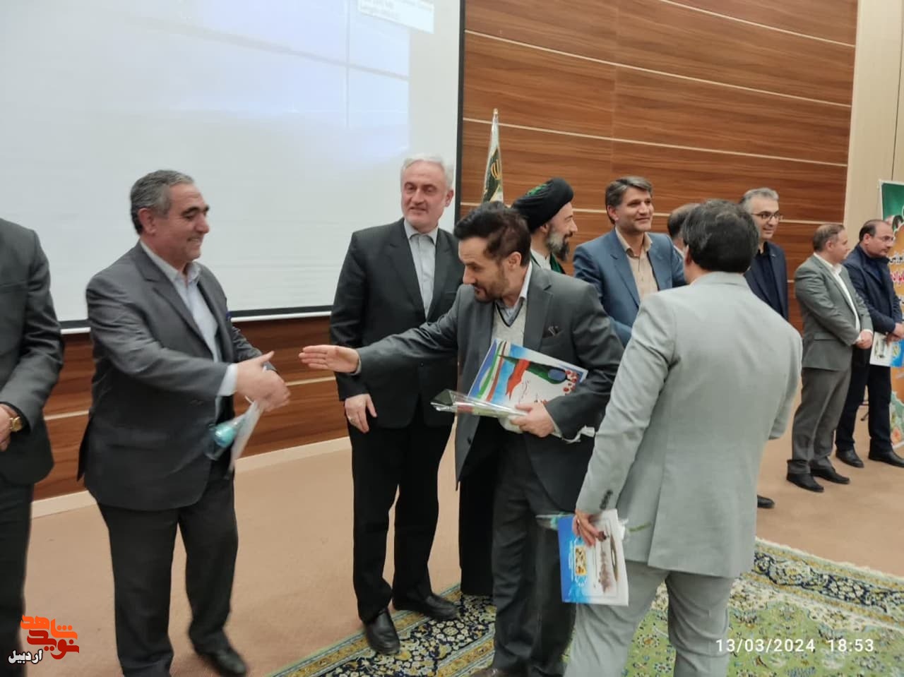 تجلیل از همکاران بازنشسته و همکارانی که در ارزیابی عملکرد سالانه بنیاد اردبیل تاثیر گذار بودند