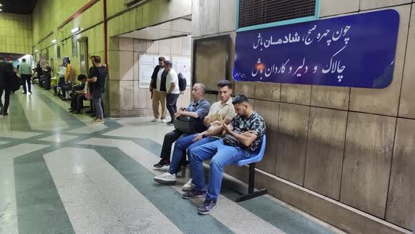 جمله شهید آوینی روی ایستگاه متروی «میدان شهدا» نشست