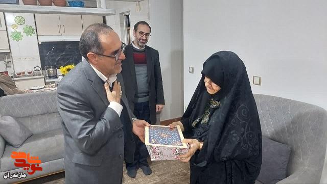 دیدار مدیرکل بنیاد شهید و امورایثارگران مازندران با خانواده شهید کاویانپور در نور