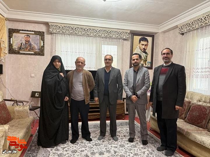 حضور مدیرکل بنیاد شهید و امورایثارگران در منزل والدین شهید مدافع حرم حسین بواس در چالوس حضور مدیرکل بنیاد شهید و امورایثارگران در منزل والدین شهید مدافع حرم حسین بواس در چالوس