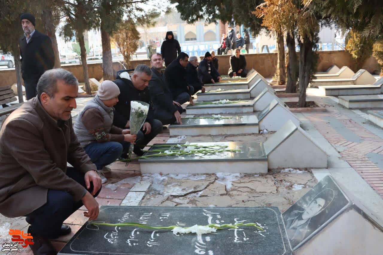 گرامیداشت روز پدر در جوار مزار شهدای ارومیه گرامیداشت روز پدر در جوار مزار شهدای ارومیه