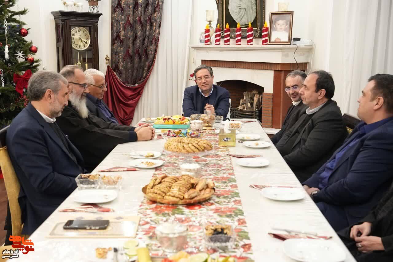 دیدار استاندار آذربایجان‌غربی و مدیرکل بنیاد شهید و امورایثارگرن استان با خانواده شهید ارمنی ساکو مجنونیانس و خانواده شهید آشوری سرگون آکویانس