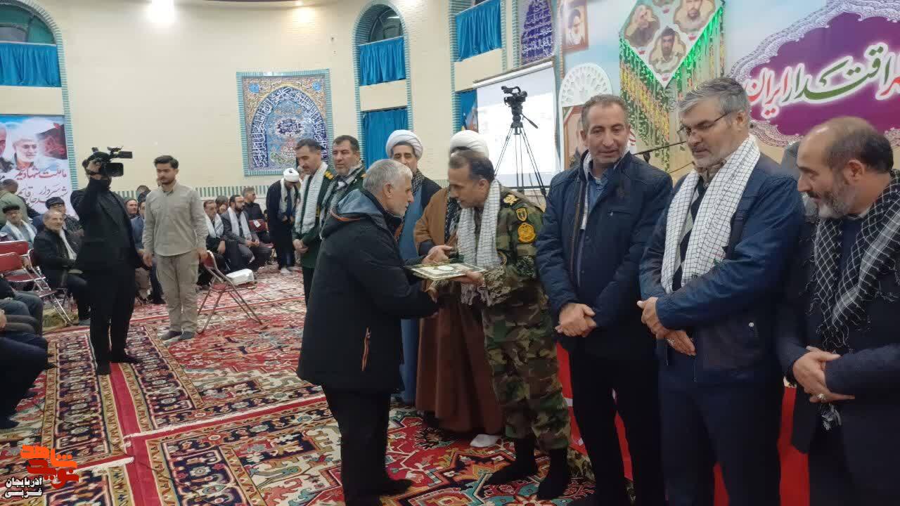 برگزاری یادواره شهدای روستای ممدل و تجلیل از خانواده های معظم شهداء