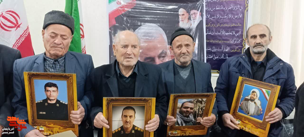 تجلیل از پدران معظم شهدا بمناسبت روز پدر سالروز ولادت حضرت علی علیه السلام وسالگرد شهادت سردار دل‌ها حاج قاسم سلیمانی، در مسجد جامع باروق