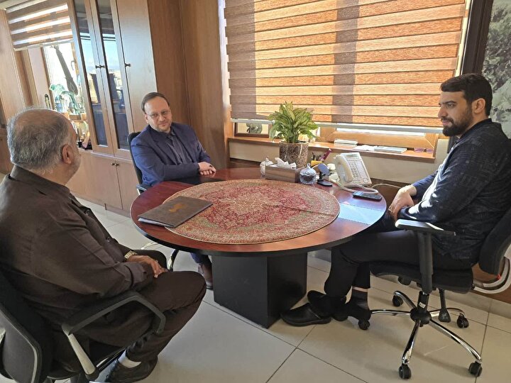 دیدار خادمان شهدای غریب با شهرداران پایتخت برای حمایت از برنامه‌های فرهنگی کنگره آغاز شد