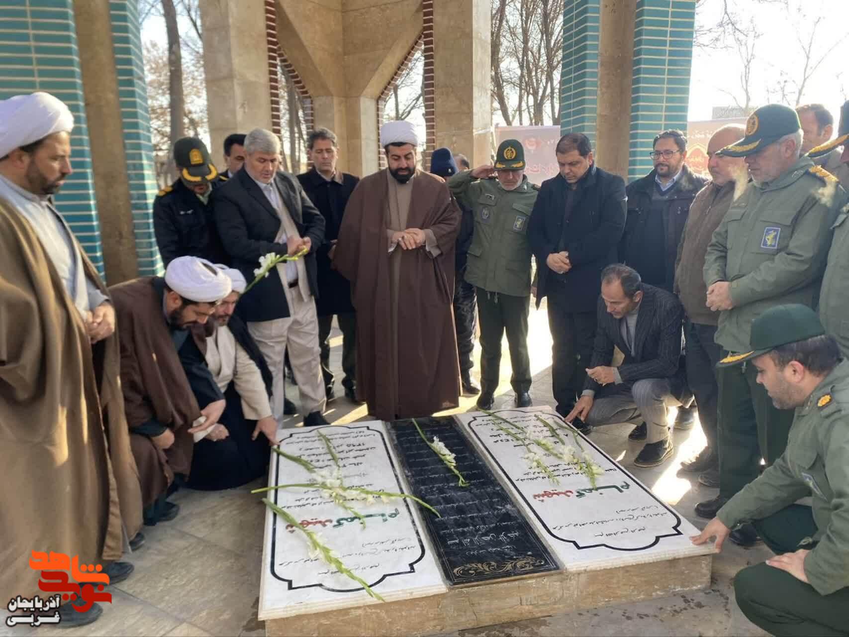 مراسم گلباران و عطر افشانی مزار مطهر شهدای گمنام در چایپاره